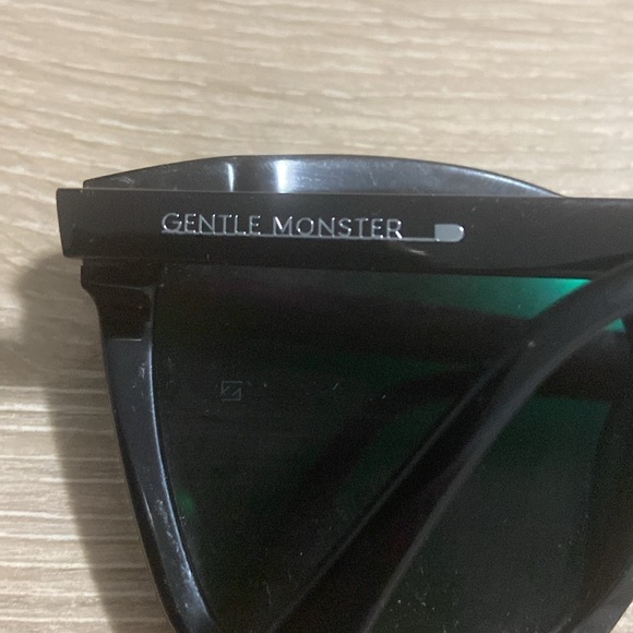 GENTLE MONSTER Gabee 01 Black Sunglasses - Picture 4 of 8